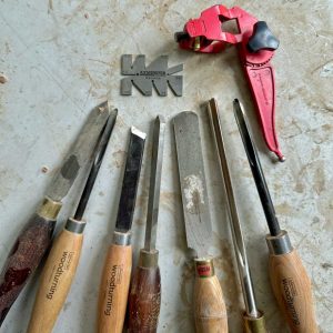 sharpen woodturning tools using a jig